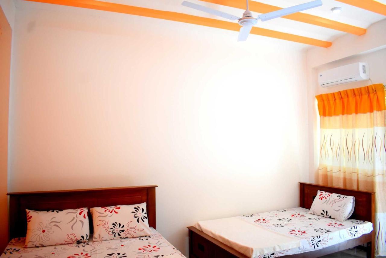 Sri Mayura Holiday Resort Катарагама Екстер'єр фото