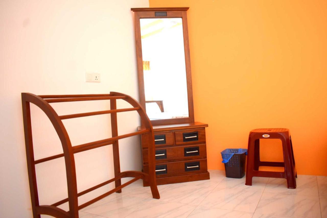 Sri Mayura Holiday Resort Катарагама Екстер'єр фото