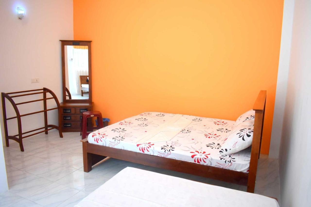 Sri Mayura Holiday Resort Катарагама Екстер'єр фото