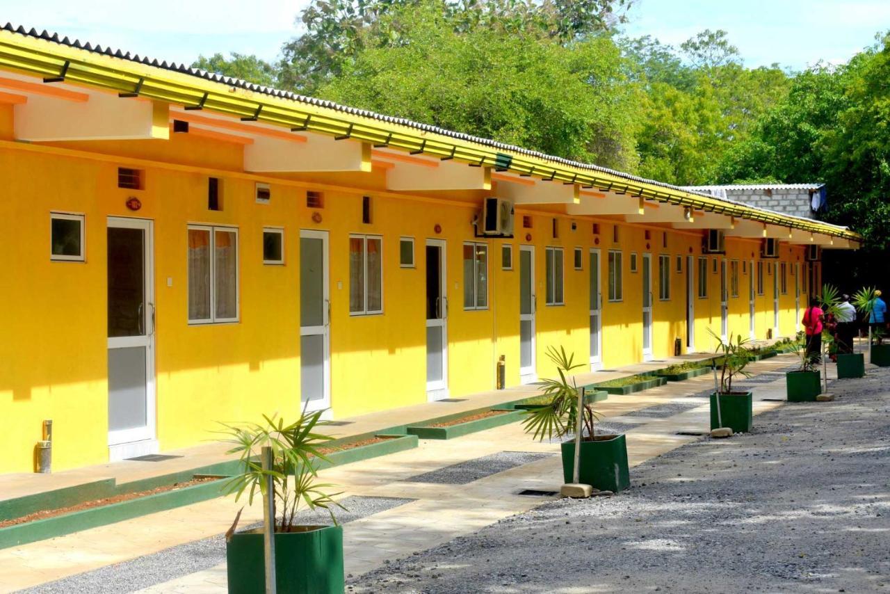 Sri Mayura Holiday Resort Катарагама Екстер'єр фото