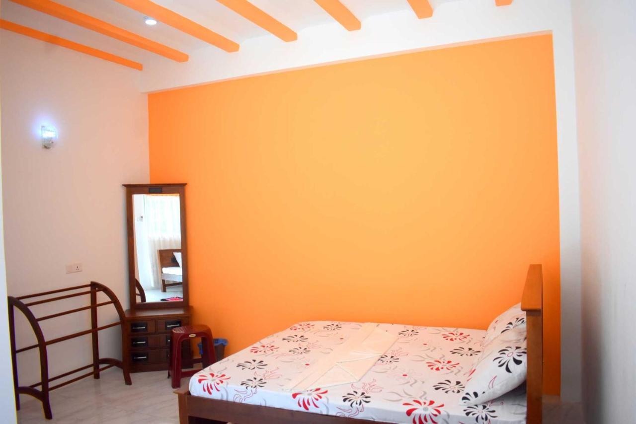 Sri Mayura Holiday Resort Катарагама Екстер'єр фото