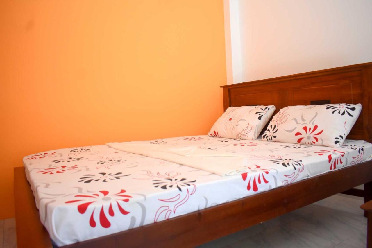 Sri Mayura Holiday Resort Катарагама Екстер'єр фото