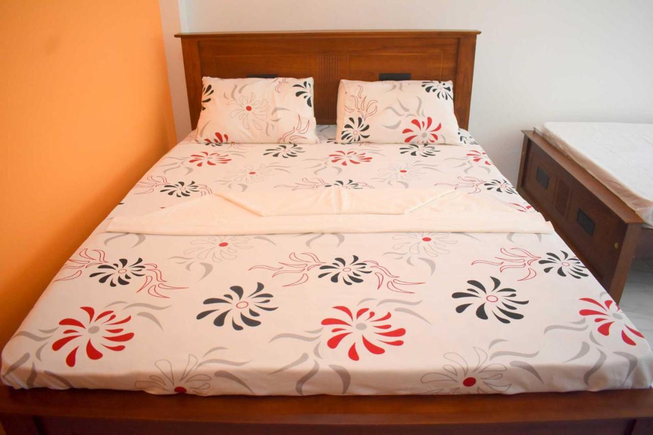 Sri Mayura Holiday Resort Катарагама Екстер'єр фото